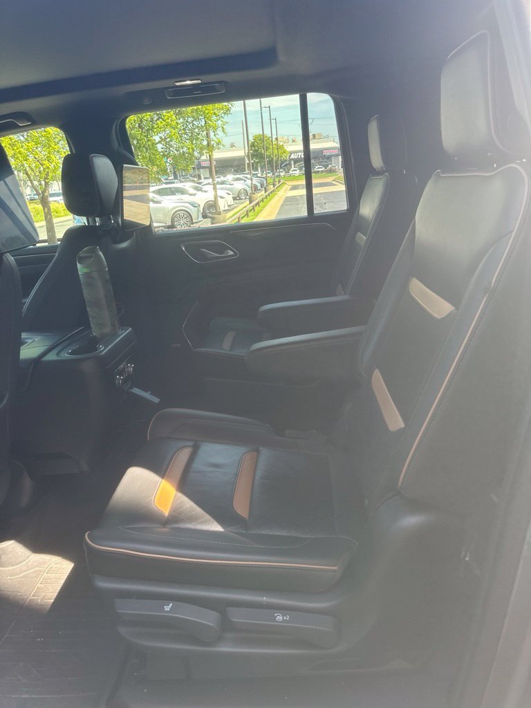 Used 2021 GMC Yukon XL AT4 w/ AT4 Premium Plus Package AWD/4WD image 10