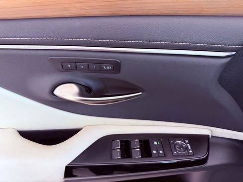 Certified 2025 Lexus ES 350 w/ Premium Package image 19