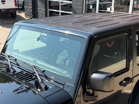 Used 2016 Jeep Wrangler Rubicon w/ Power Convenience Group AWD/4WD image 20