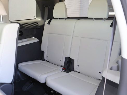 Used 2025 Hyundai Santa Fe SEL FWD image 11