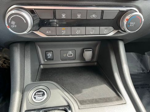 Used 2025 Nissan Sentra S image 18