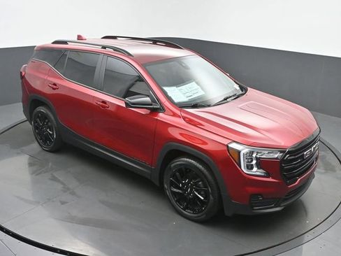 Used 2023 GMC Terrain SLE FWD image 42