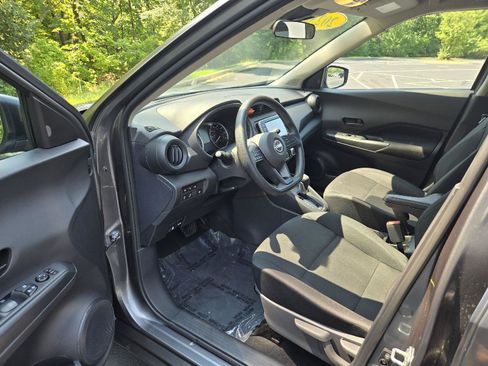 Used 2025 Nissan Kicks Play S FWD image 11
