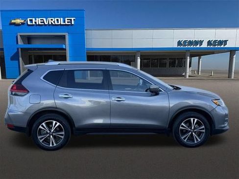 Used 2020 Nissan Rogue SV w/ Premium Package FWD image 3
