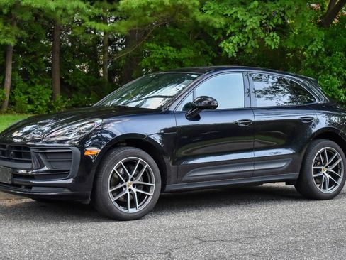 Used 2023 Porsche Macan AWD/4WD image 2
