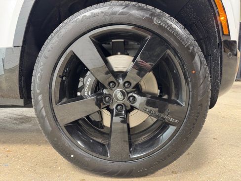 New 2025 Land Rover Defender 110 V8 image 11