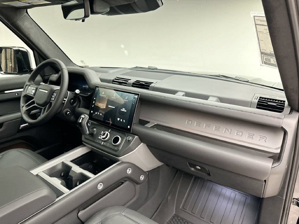 New 2026 Land Rover Defender 90 V8 AWD/4WD image 8