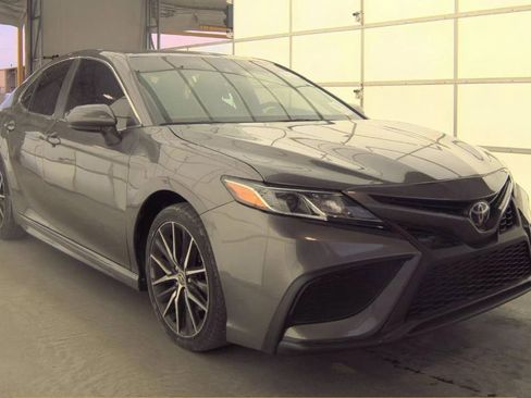 Used 2021 Toyota Camry SE FWD image 2
