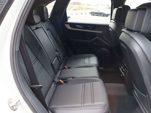 New 2026 Porsche Cayenne image 23