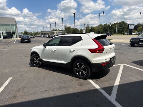 Certified 2024 Volvo XC40 B5 Core AWD/4WD image 4