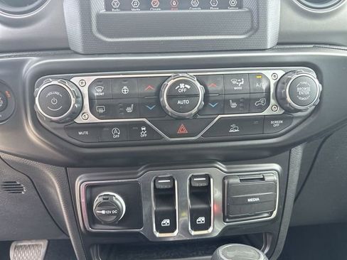 Used 2022 Jeep Wrangler Sport AWD/4WD image 18