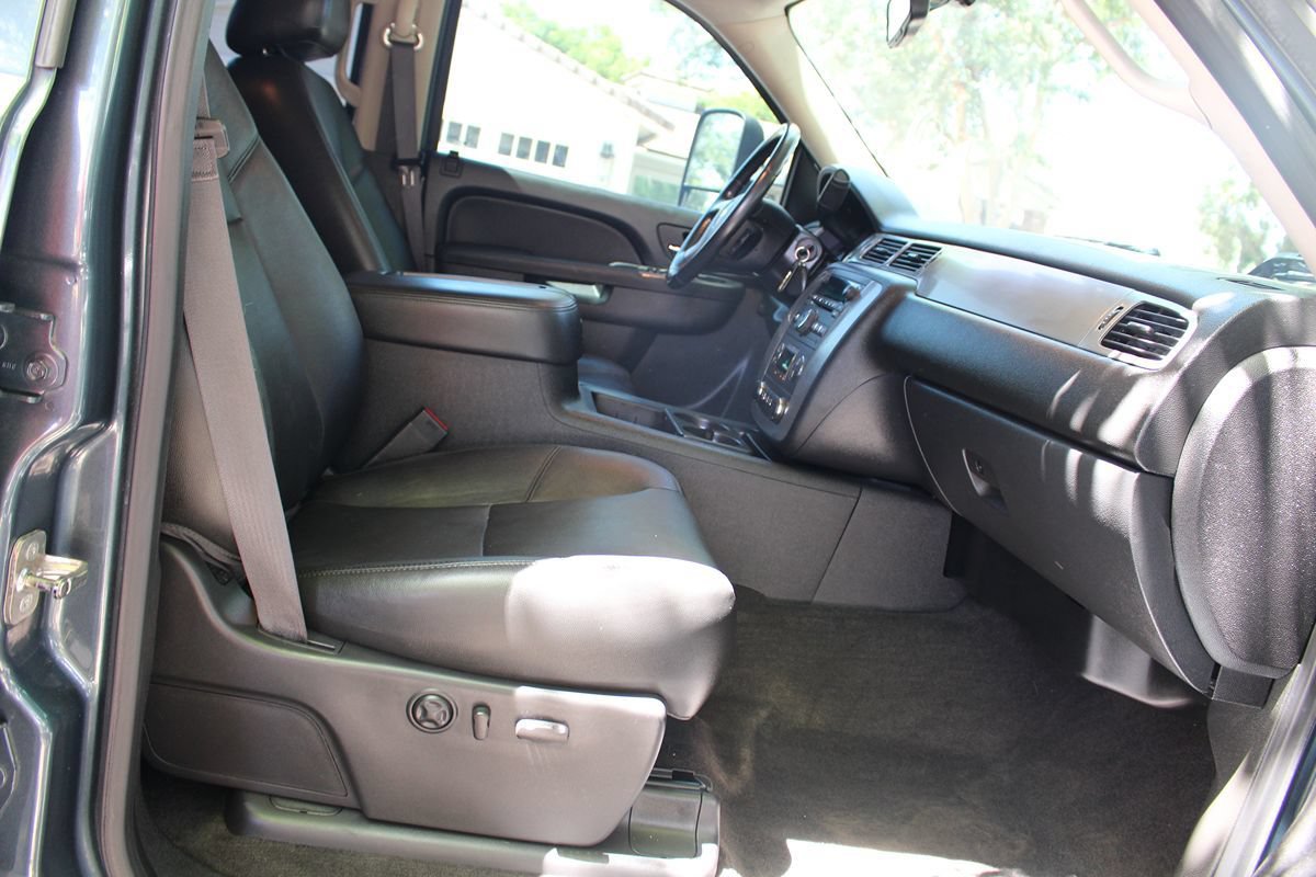 Used 2013 Chevrolet Silverado 2500 LTZ w/ LTZ Plus Package AWD/4WD image 15