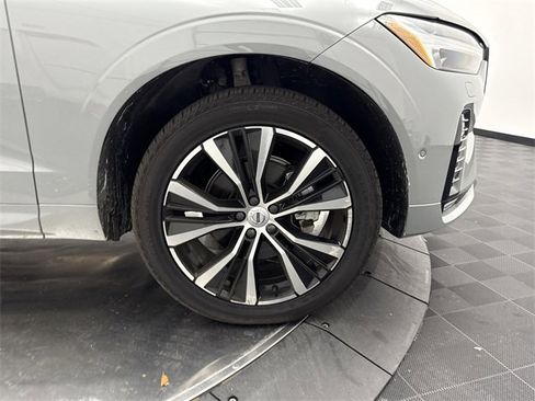 Certified 2024 Volvo XC60 B5 Plus image 9