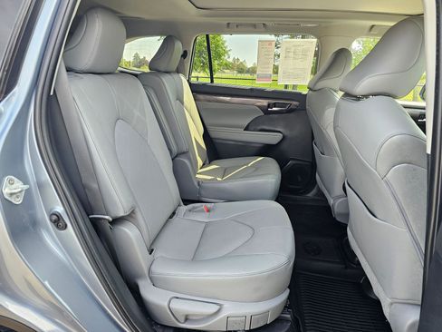 Used 2023 Toyota Highlander Platinum AWD/4WD image 12