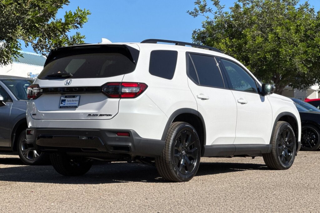 New 2026 Honda Pilot Black Edition image 4