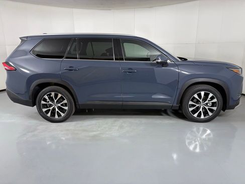 Used 2024 Toyota Grand Highlander AWD Hybrid image 11