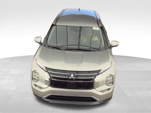 Used 2025 Mitsubishi Outlander AWD image 3