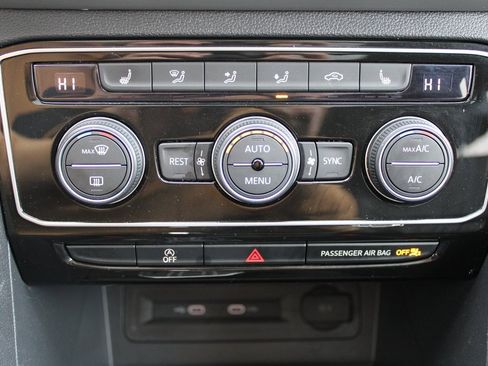 Certified 2022 Volkswagen Atlas SEL R-Line image 18