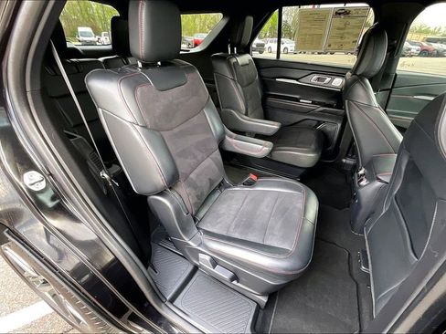 Used 2025 Ford Explorer ST image 27