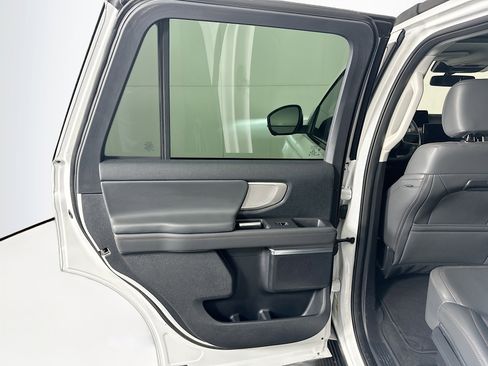 Used 2025 Ford Expedition Active AWD/4WD image 27