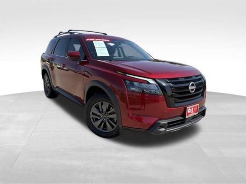 Used 2023 Nissan Pathfinder SV w/ Black Appearance Package AWD/4WD image 2