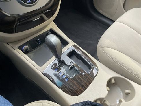 Used 2012 Hyundai Santa Fe GLS image 19