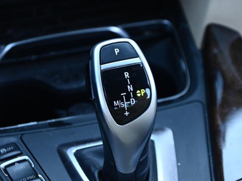 Used 2017 BMW 330i Sedan image 17