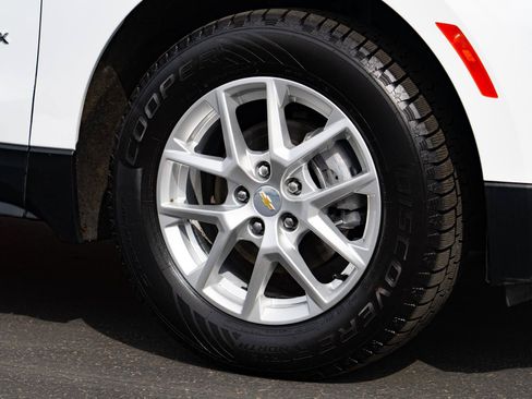 Used 2022 Chevrolet Equinox LS w/ LS Convenience Package AWD/4WD image 8