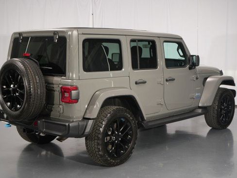 Used 2022 Jeep Wrangler Unlimited Sahara w/ Cold Weather Group AWD/4WD image 11