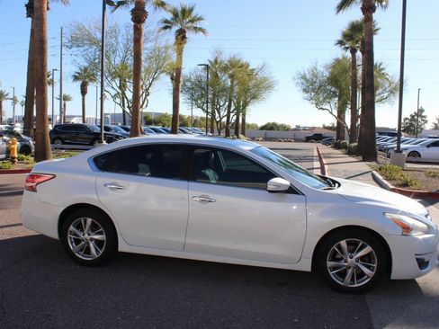 Used 2014 Nissan Altima 2.5 SL w/ Moonroof Package image 6