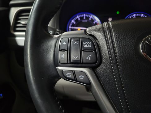 Used 2014 Toyota Highlander XLE image 26