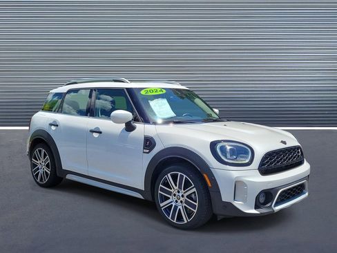 Used 2024 MINI Cooper Countryman S FWD image 2