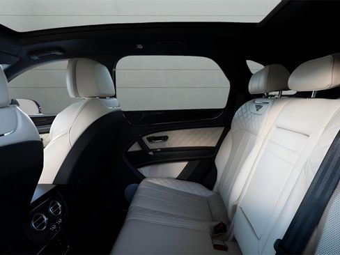 Used 2017 Bentley Bentayga image 30