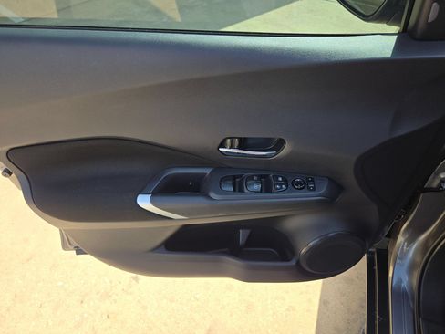 Used 2024 Nissan Kicks SV FWD image 11