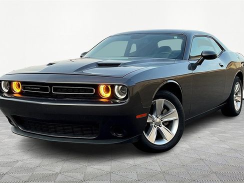 Certified 2023 Dodge Challenger SXT image 2