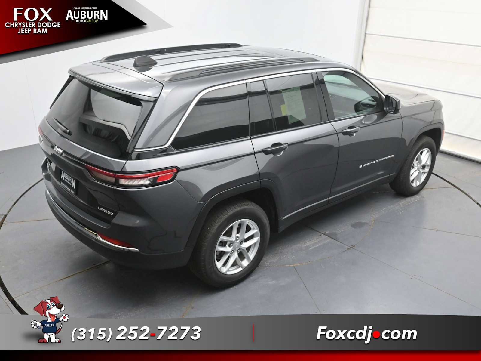 Used 2024 Jeep Grand Cherokee Laredo X w/ Luxury Tech Group I AWD/4WD image 34