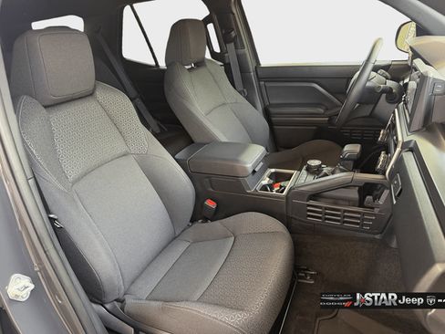 Used 2025 Toyota 4Runner SR5 AWD/4WD image 12