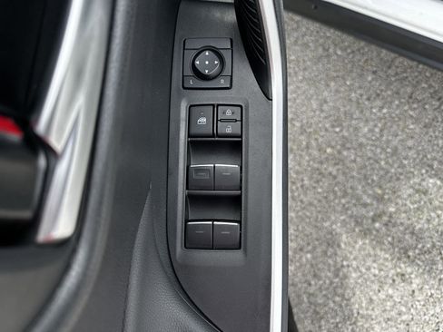 Used 2025 Toyota RAV4 XLE AWD/4WD image 9
