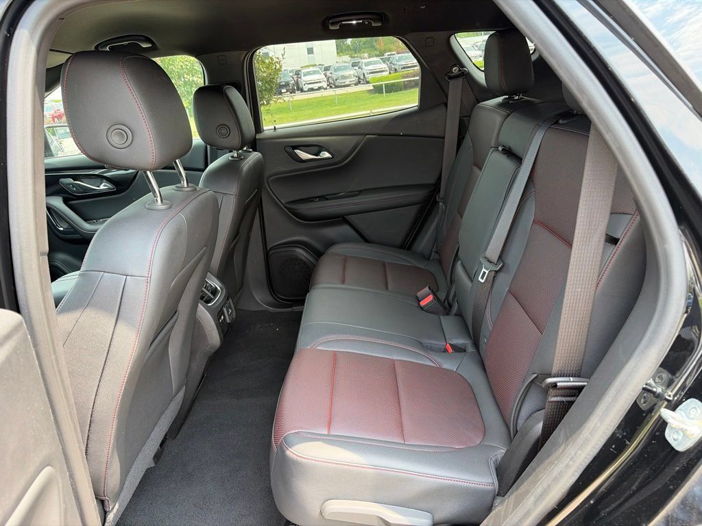 Used 2025 Chevrolet Blazer RS FWD image 42