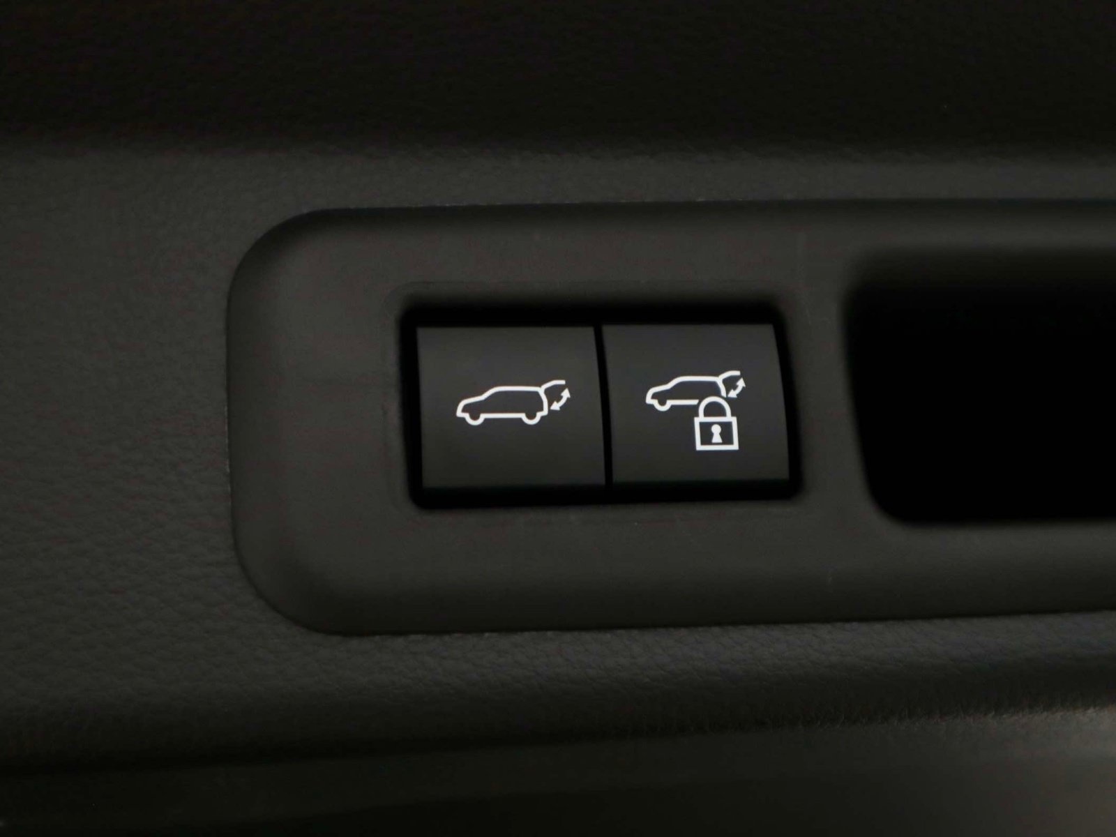 Used 2026 Toyota Sequoia Capstone AWD/4WD image 11