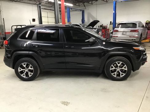 Used 2015 Jeep Cherokee Trailhawk w/ Comfort/Convenience Group AWD/4WD image 27