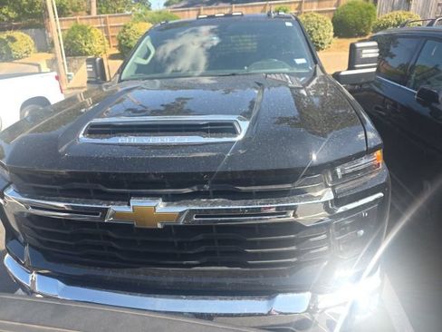 Used 2025 Chevrolet Silverado 2500 LT w/ Convenience Package AWD/4WD image 2