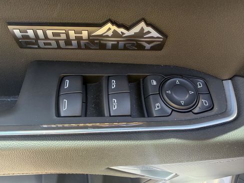 Used 2025 Chevrolet Silverado 1500 High Country w/ High Country Premium Package AWD/4WD image 13