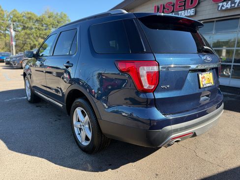 Used 2016 Ford Explorer XLT w/ Equipment Group 202A image 9