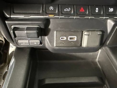 Used 2019 Chevrolet Silverado 1500 RST AWD/4WD image 21