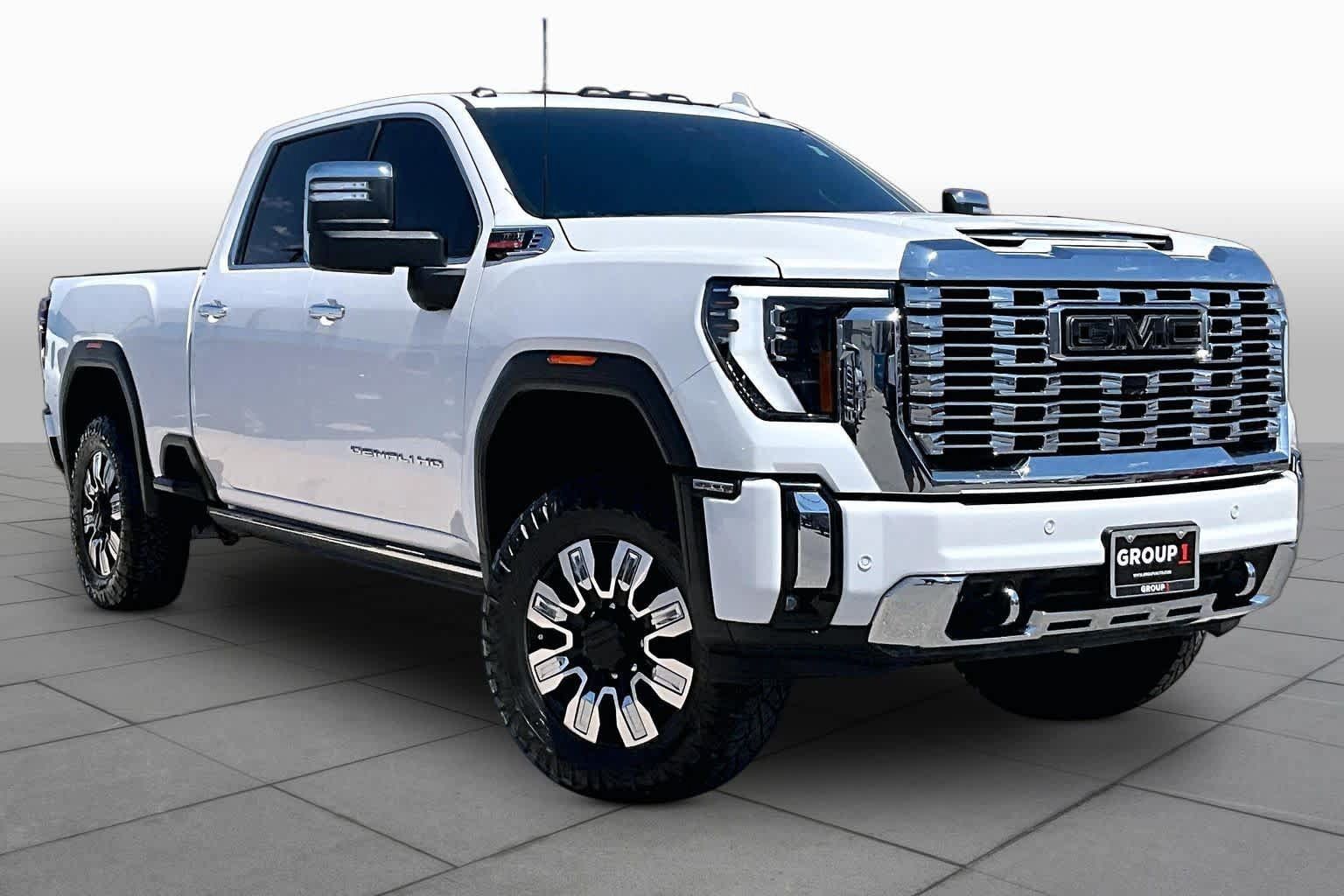 Used 2024 GMC Sierra 3500 Denali w/ Denali Reserve Package AWD/4WD image 3