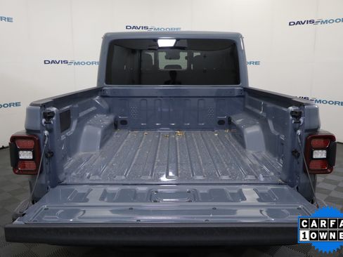 Used 2025 Jeep Gladiator Mojave w/ Safety Group AWD/4WD image 9