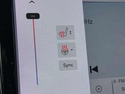 Used 2024 Chrysler Pacifica Touring-L image 18