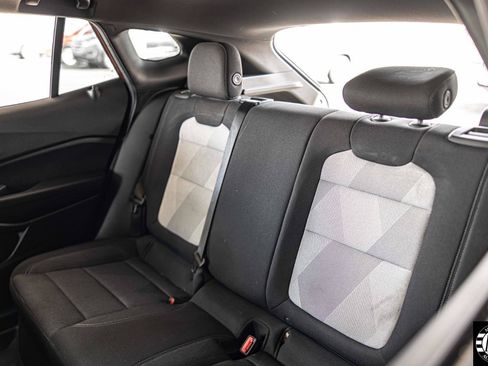 Used 2024 Chevrolet Trax RS w/ Sunroof Package FWD image 30