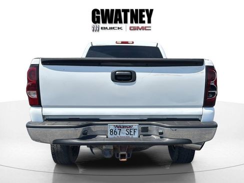 Used 2004 Chevrolet Silverado 2500 LS w/ Heavy-Duty Power Package AWD/4WD image 10